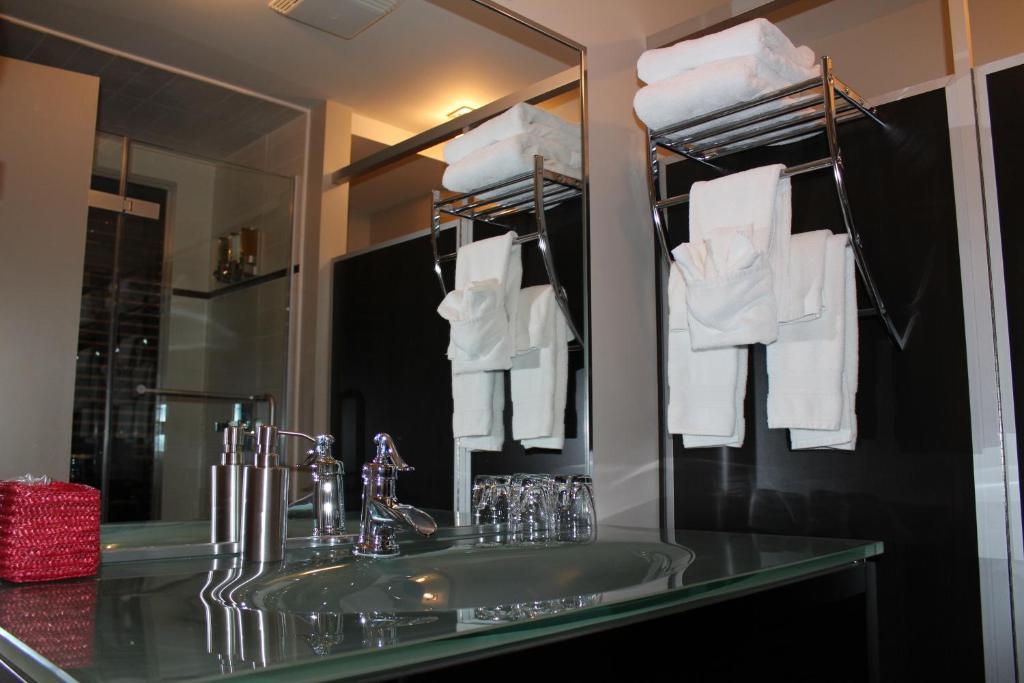Hotel Saint-Germain Rimouski Room photo